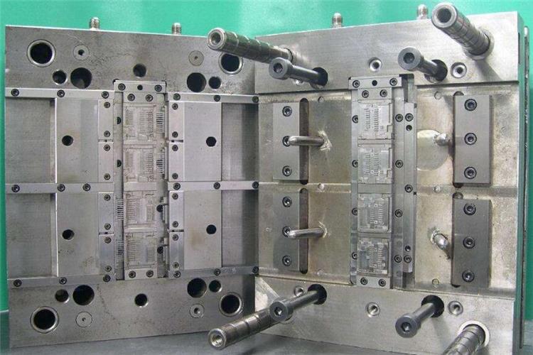 雙色注塑模具制作方可提前做設計準備，防止匆忙中考慮不周，影響工期