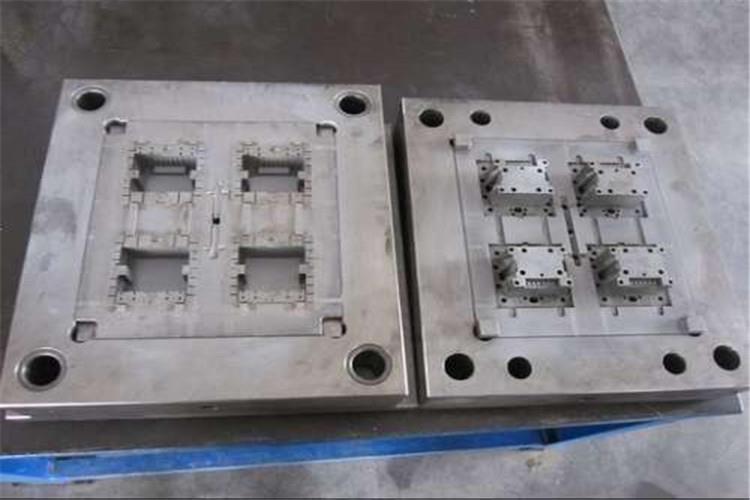 一般低溫注塑模具的制作工藝包含模具材料及熱處理、模具零件毛坯準備、模具零件的機械加工、數(shù)控機床加工