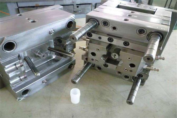 常用的塑膠模具材料均可進(jìn)行蝕刻技術(shù)，但不同的材料應(yīng)采用不同的蝕刻方法