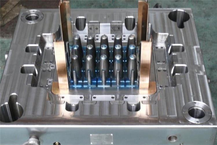注塑模具澆口的作用是：