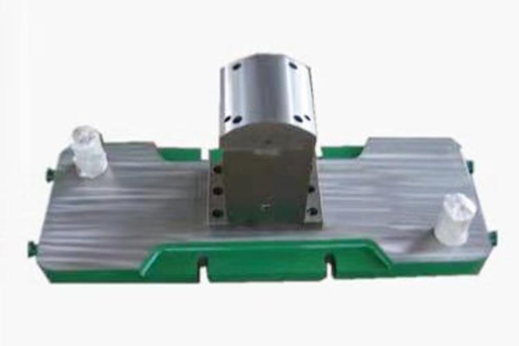壓型模具是在室溫下利用安裝在壓力機(jī)上的模具對(duì)材料施加壓力，使其產(chǎn)生分離或塑性變形